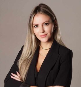 Quem é a Professora Bruna Ortiz Quem é a Professora Bruna Ortiz