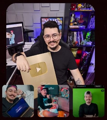Caio Ferreira criador do curso Mestres do Algoritmo segurando placa do YouTube