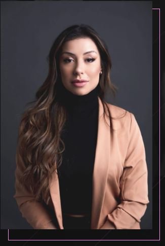 Dra. Barbara Ribeiro, especialista em harmonização orofacial e técnica de anestesia labial.