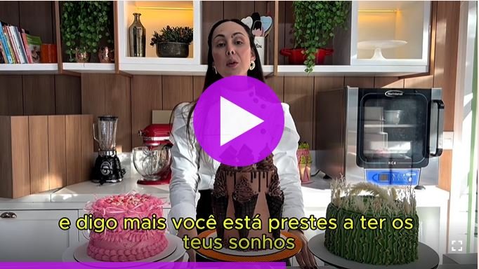 Marrara Bortoloti apresentando a Escola de Bolos 5.0 Turbo