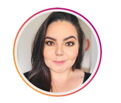 Larissa Cristina, especialista em micropigmentação e criadora do Curso de Mapeamento Facial para designers de sobrancelhas.